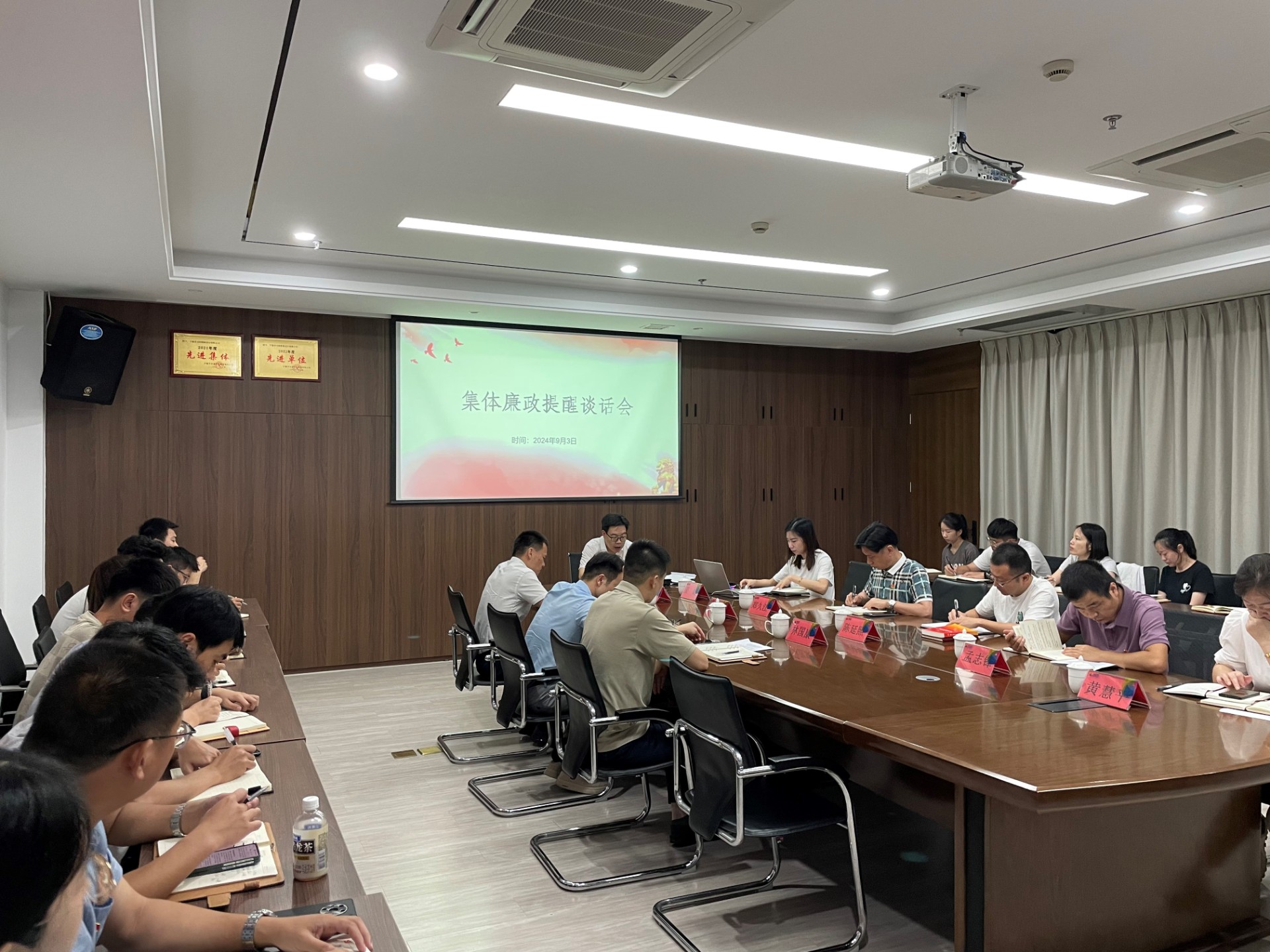 市交投集團領導深入市交投物流集團市交投勘察設計公司開展聯(lián)系點工作，葉嵐清拍攝2.jpg